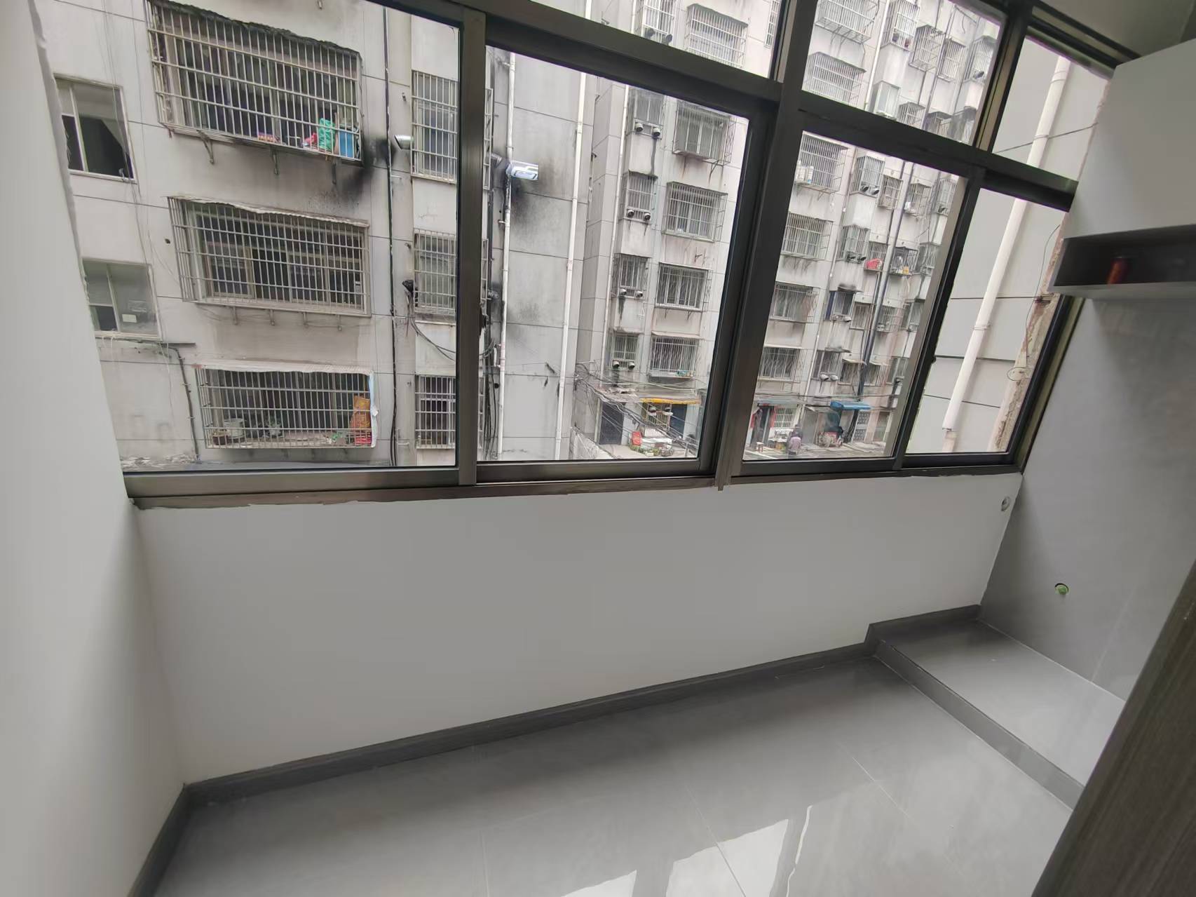 银鑫小区，3室2厅2卫全新精装修优价出售