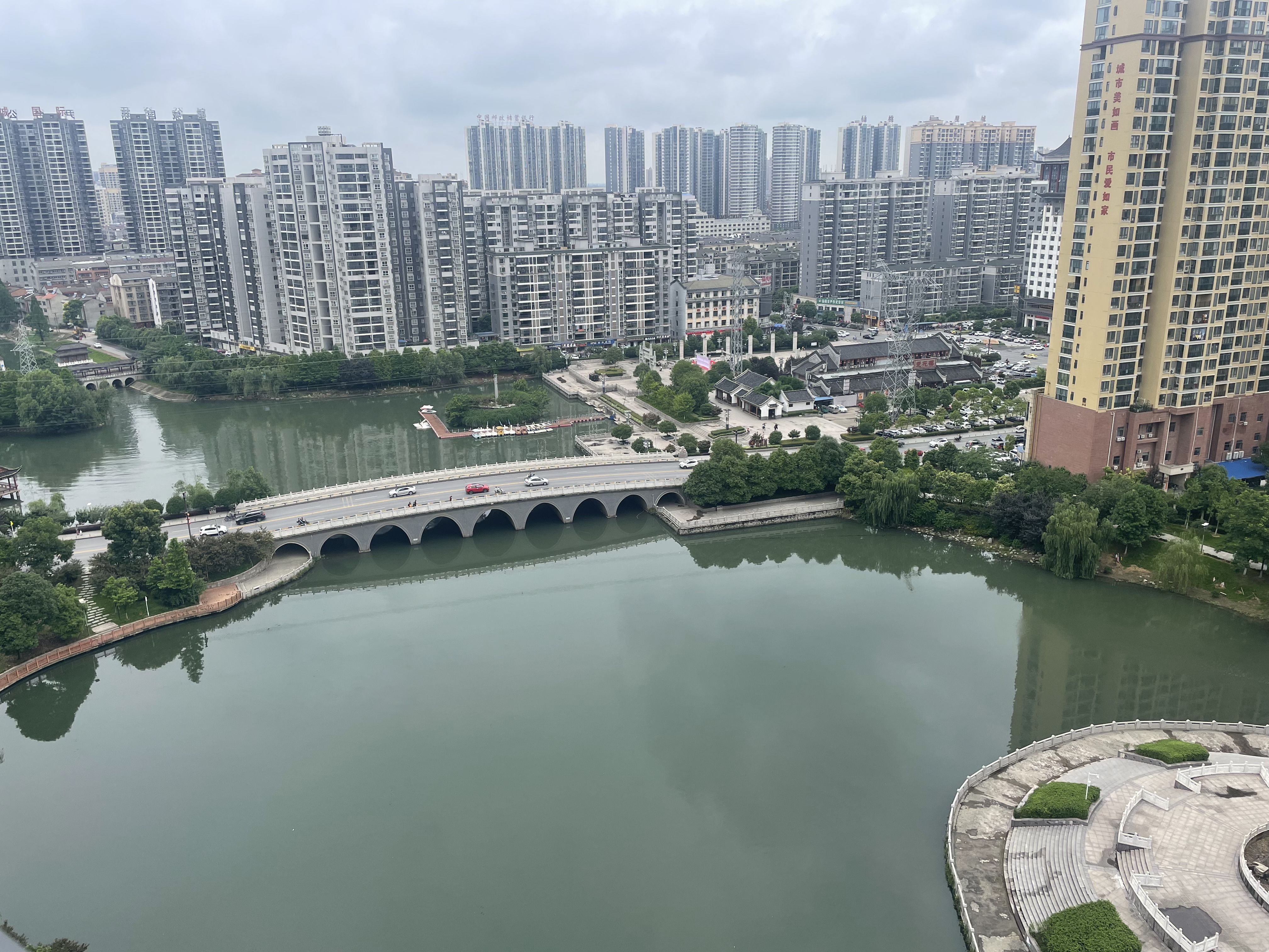 元泰未来城170平大平层双阳台设计6500临湖有钥匙诚心出售