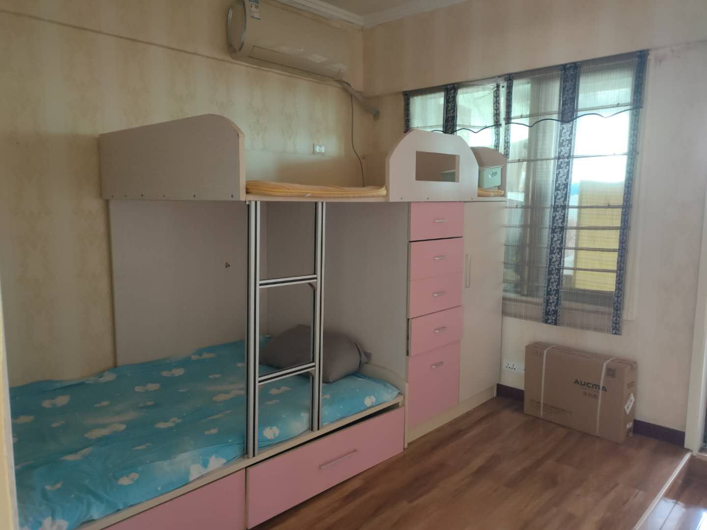 城东新八中旁边精装电梯房赠送超大阳台单价不到5千可按揭