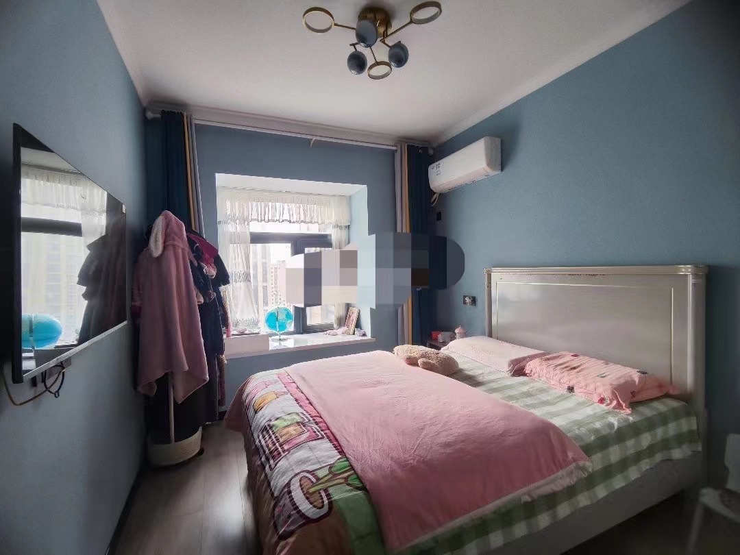 亏本出，吾悦旁次新小区，蓝天新城，精装大三房，单价6800，送车位，三开间朝南，人车分流。好楼层朝阳xiao学，元泰三