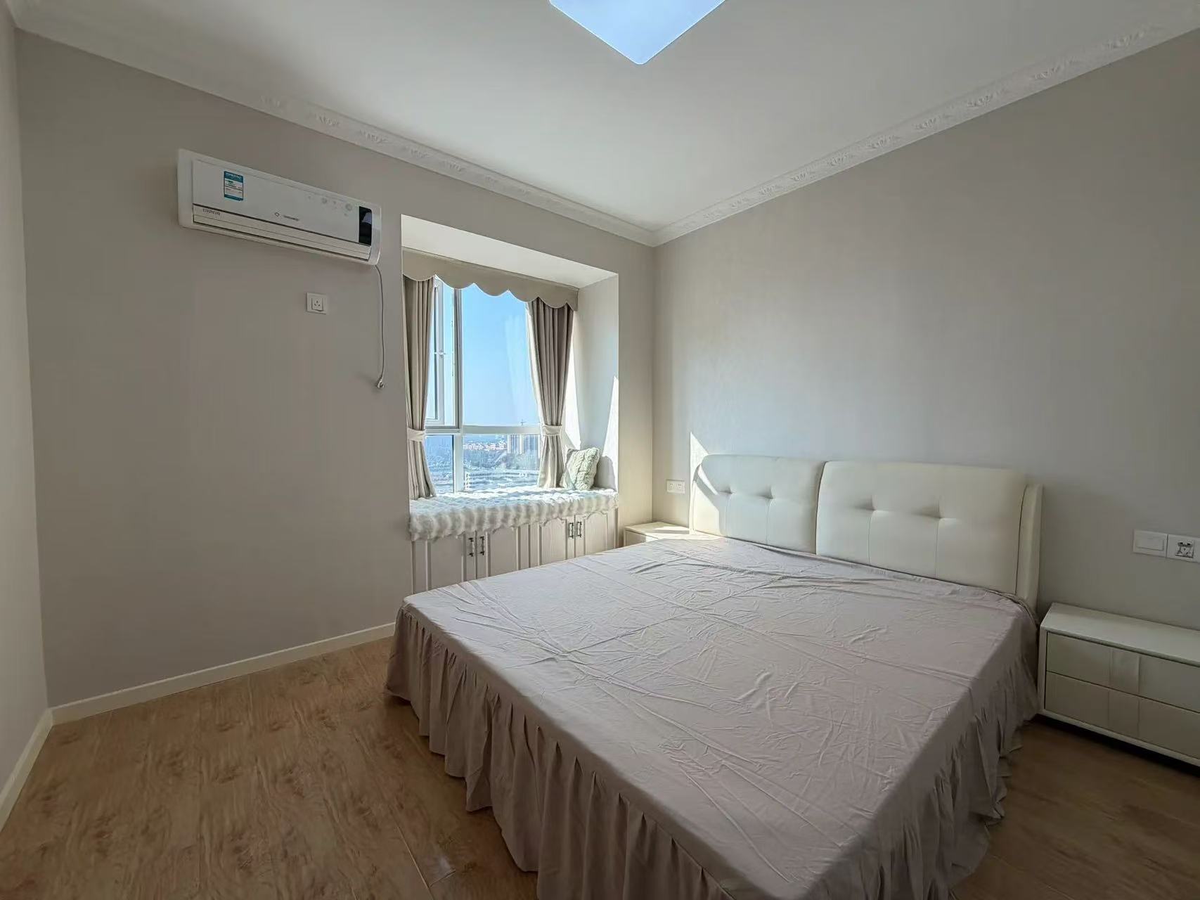 城南，元泰清华园，D区，精装三房两卫，单价5千多点。好楼层22楼