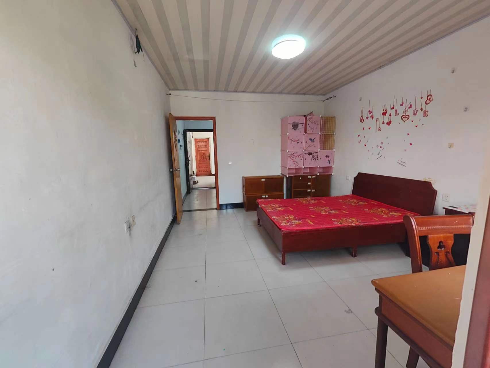 来咯，城南沃尔玛附近的一室一厅出租，停车方便，赶紧来找我看房