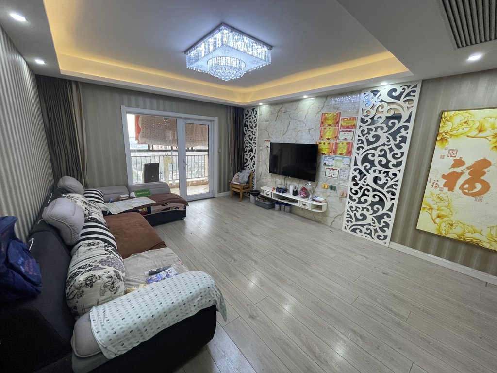 满庭春，南北双阳台带供暖 装修毛坯价老证诚意出售 看房方便，