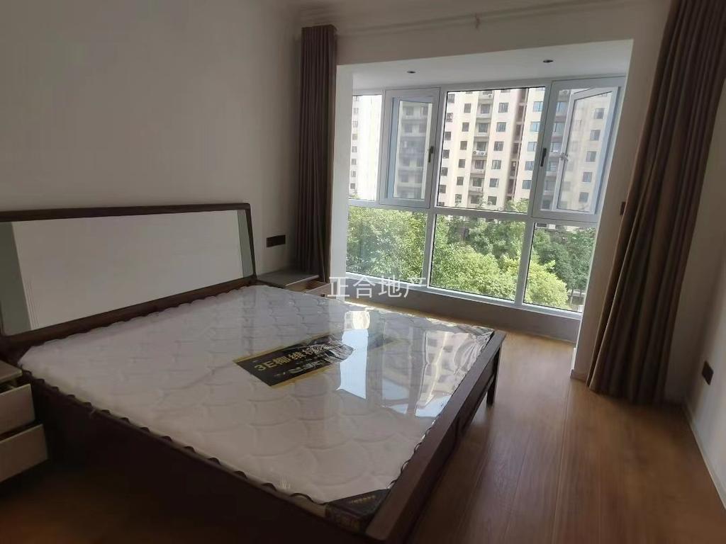 房东诚心出售，城南，荣怀，精装两房，保养成色新，采光好