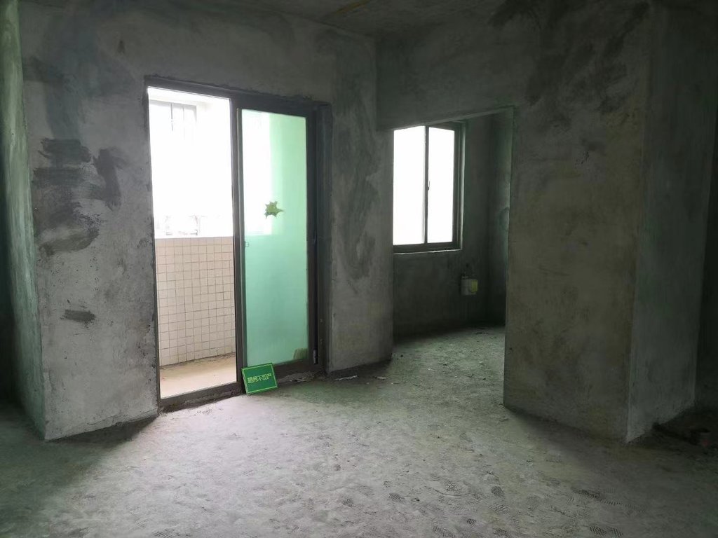 绿地香格里拉电梯小高层洋房毛坯四房送大楼台南北通透很合适宜居环境好