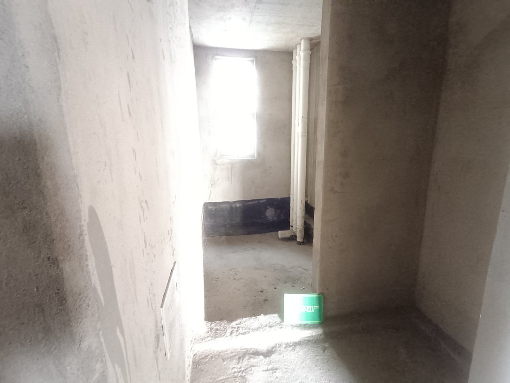 元泰C区毛坯大三房单价低房东急售