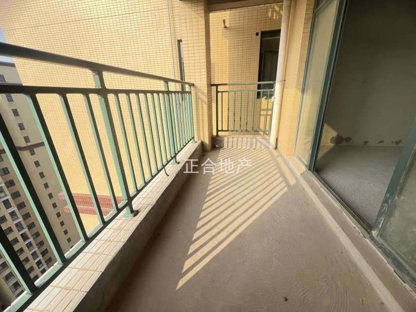 捡漏，新城壹号4期，单价只要4400，好楼层，满五，边户，证满二