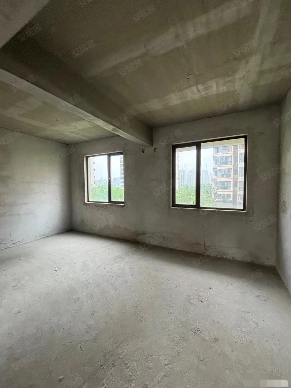 57，房东急售，荣怀稀缺边户，小三房三面采光户型，证满二年