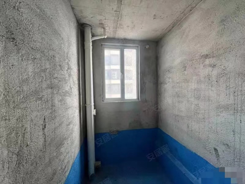 捡漏，亏本出售，蓝天白云，单价5300，南北通透，中间好楼层，视野好