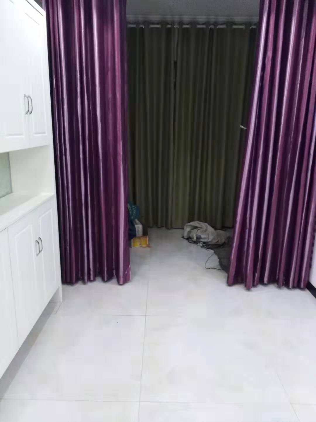 精装修三房两厅两卫送入户花园无贷款满五