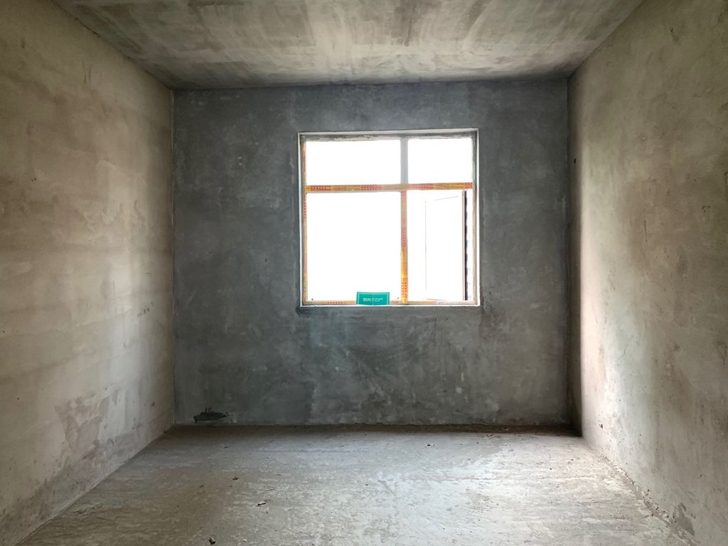 领秀城，毛坯大三房，好楼层，看房方便！