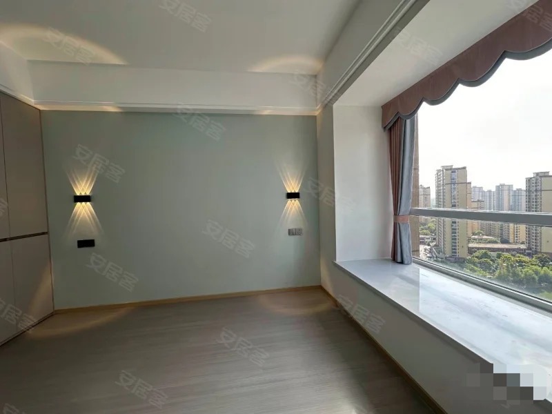 降价了，城南，元泰未来城B2区，湖景房，精装三房两卫，电梯好楼层19楼，