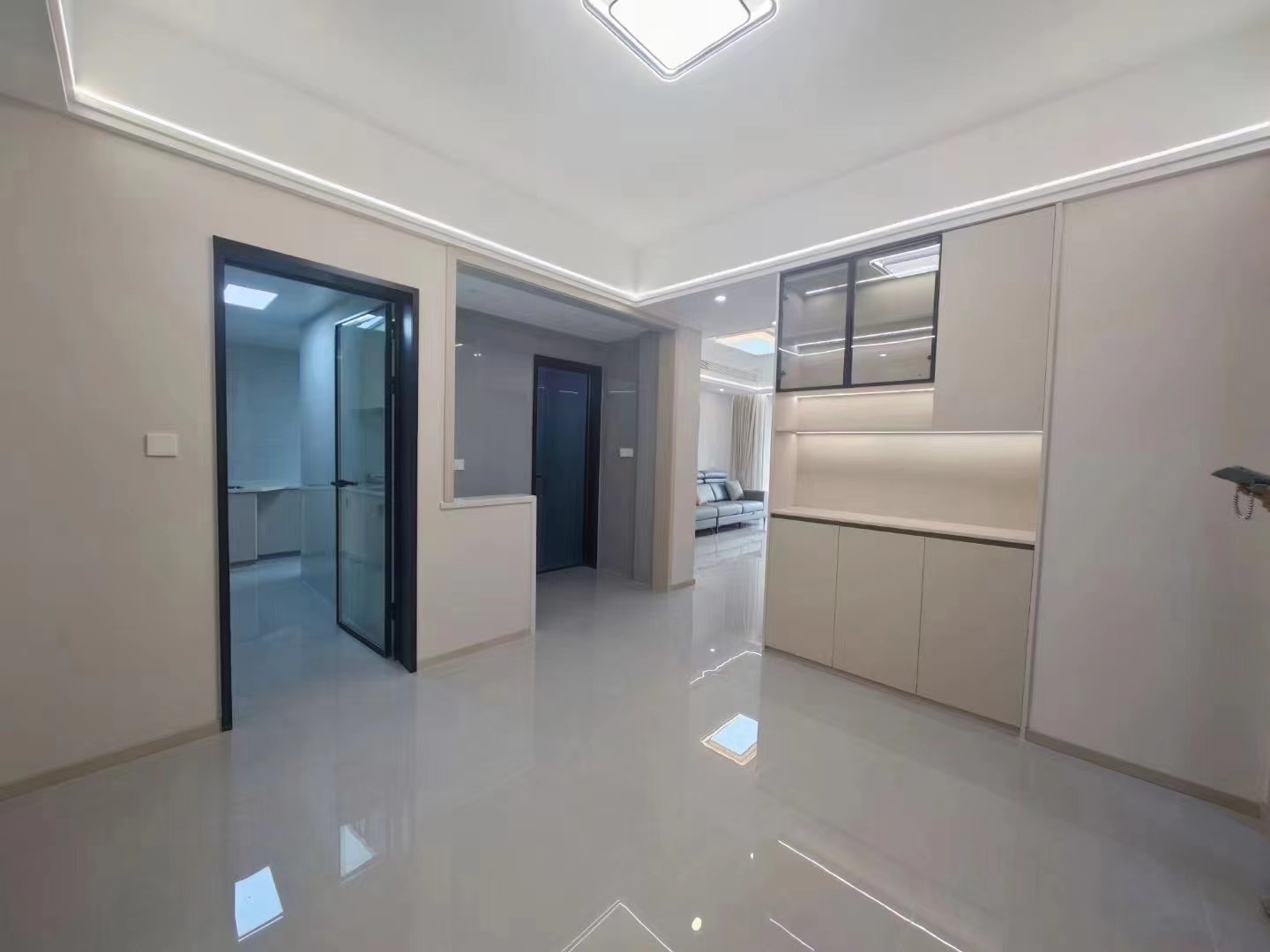 房东诚心出售，元‮未泰‬来城，17楼，​全‮装新‬修，单价6字开头，中间‬楼层，​满二，