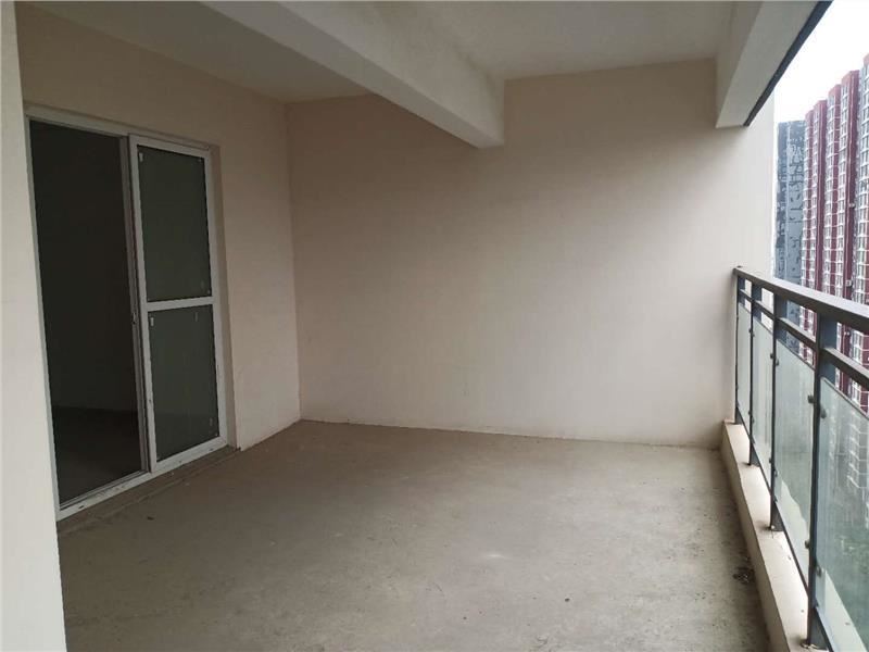 急售！城南福星城毛坯三房出售，电梯好楼层，看房方便！