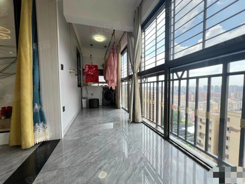 锦绣江山，单价5500，精装3房，中高楼层，业主自己装的婚房，满二