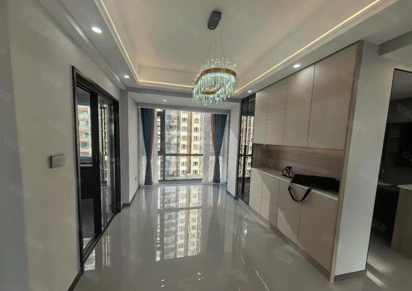 一中旁边，南北通透，双阳台，精装三房，中间楼层