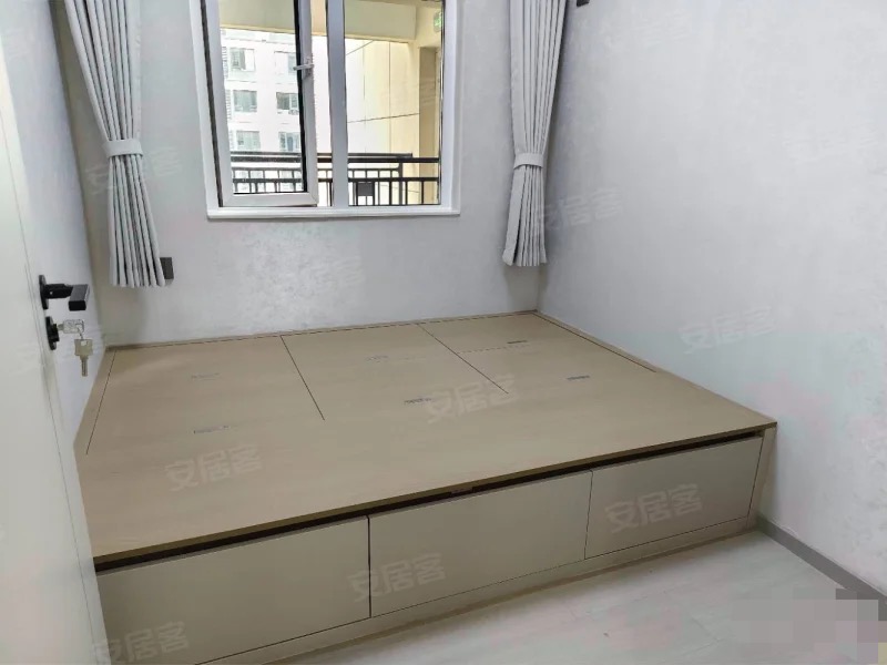 城南，森林国际城北苑，电梯小高层，好楼层，全新精装三房二卫，业主配合满二过户