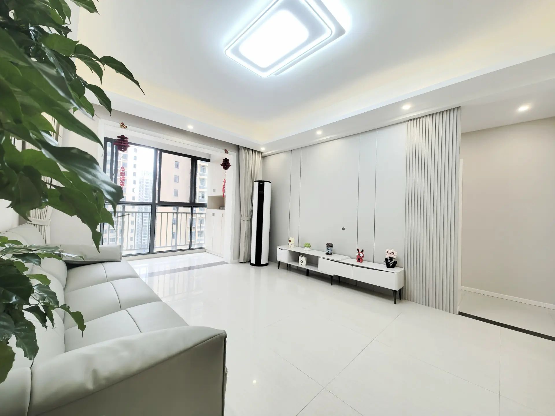 城南，森林国际城，新二中，几乎全新，精装三房，满二，好楼层