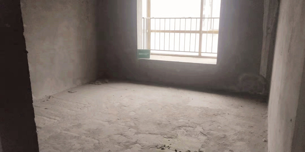 紫金城.毛坯边户.电梯中间楼层.看房方便