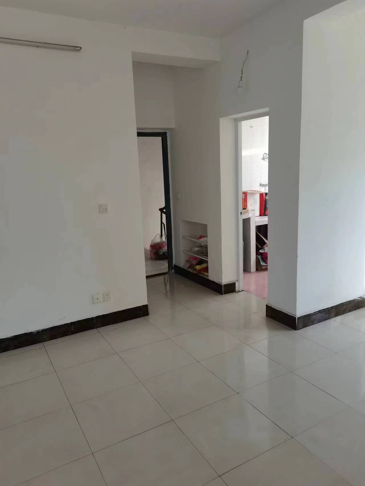 新八中附近二室二厅，拎包即住