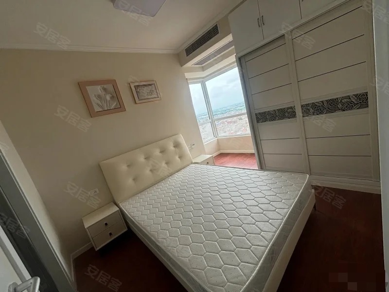 急售，和合国际，精装两房，三开间朝南，带两个卫生间，中间楼层