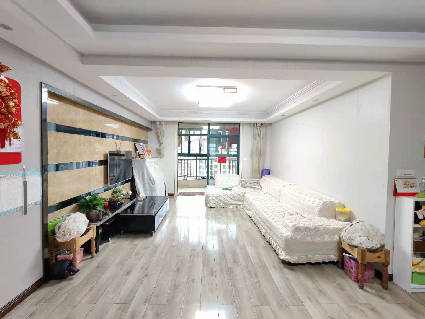 新城一号 精装三房 全屋品牌家电家私  户型方正 南北通透  证件在手满二