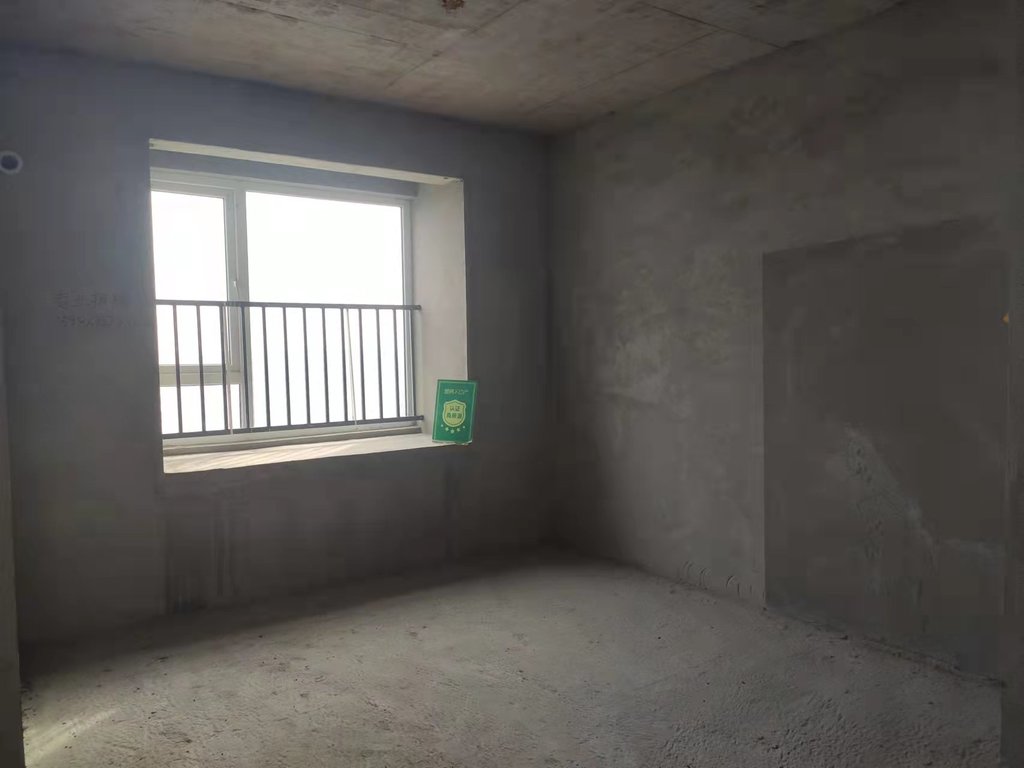 满庭春毛坯三房看房方便小区环境优美证满两年