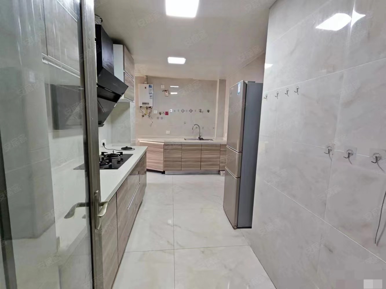 房东亏本出，新城壹号，精装三房，楼层采光好，南北通透，学笑近，单价5千多