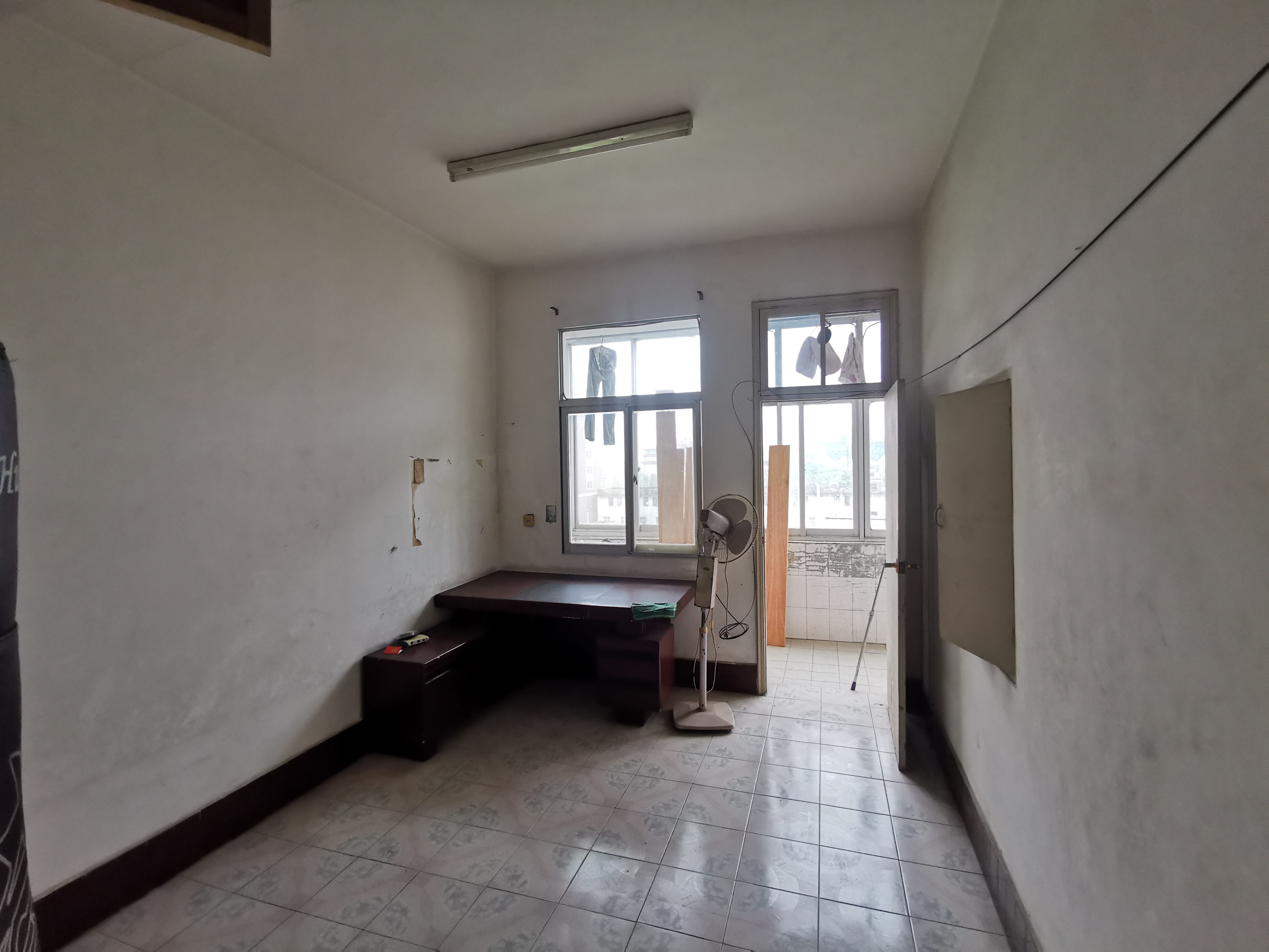 东区车站旁卫计委宿舍大三房格局好无遮挡实际面积100多平看房有钥匙