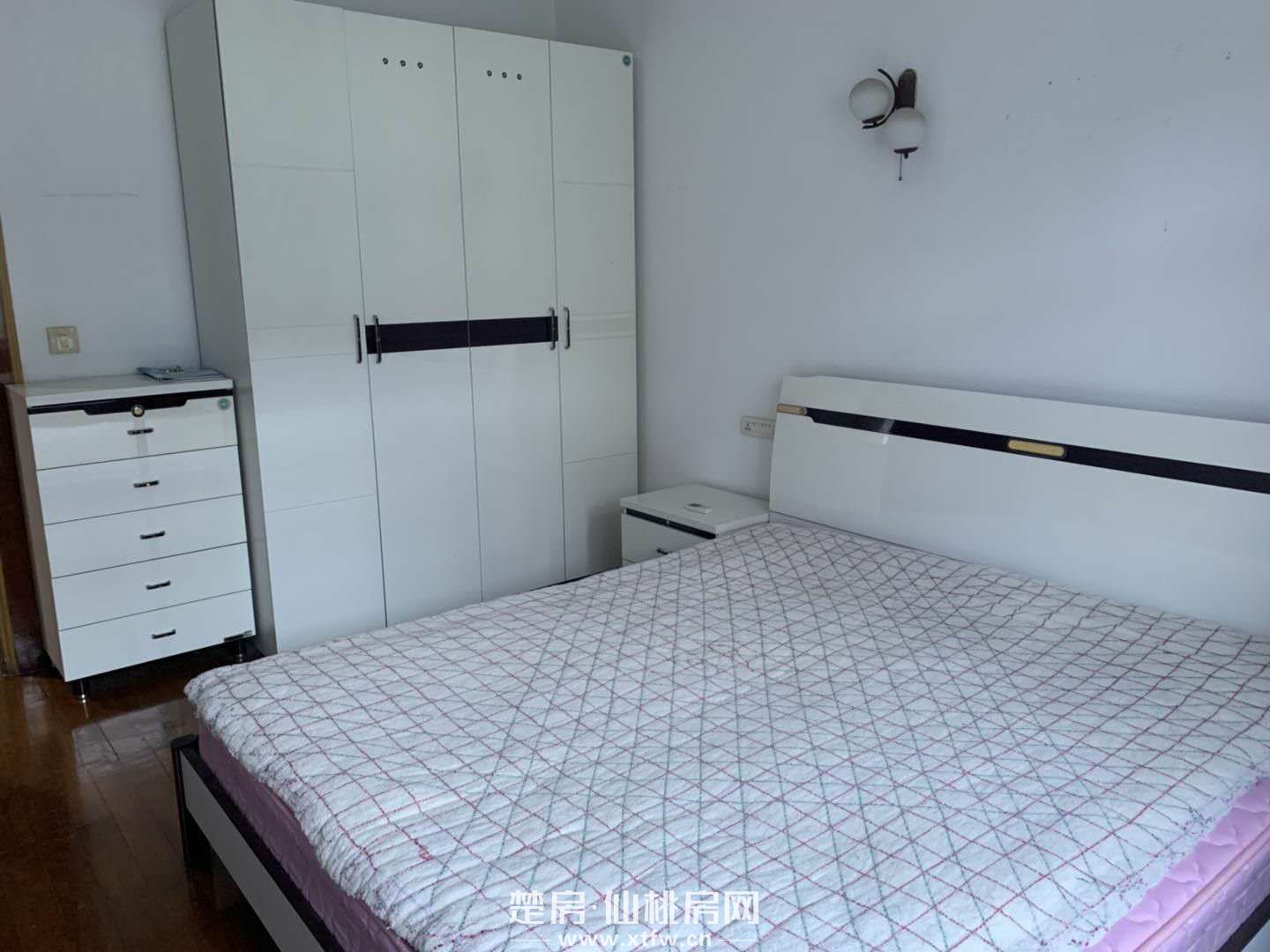 仙桃二中附近精装房，设施齐全，拎包入住