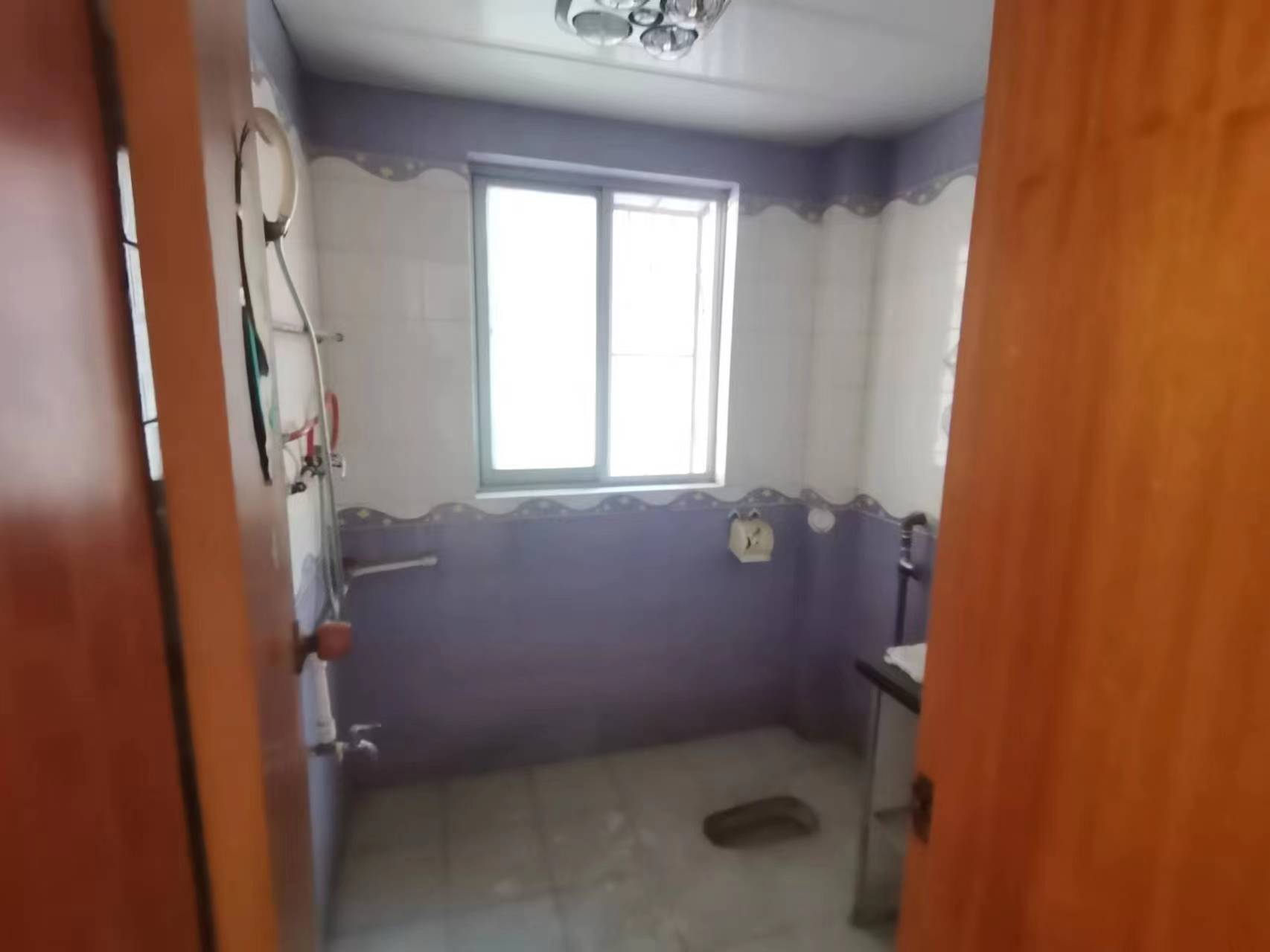 春江花园.精装大两房.证件满二.中间楼层.看房方便