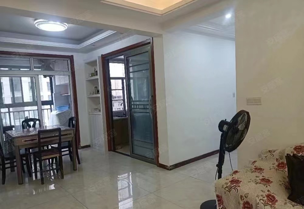 74，房东急售，降价10万，元泰未来城边户双阳台，捡漏价钱，精装三房