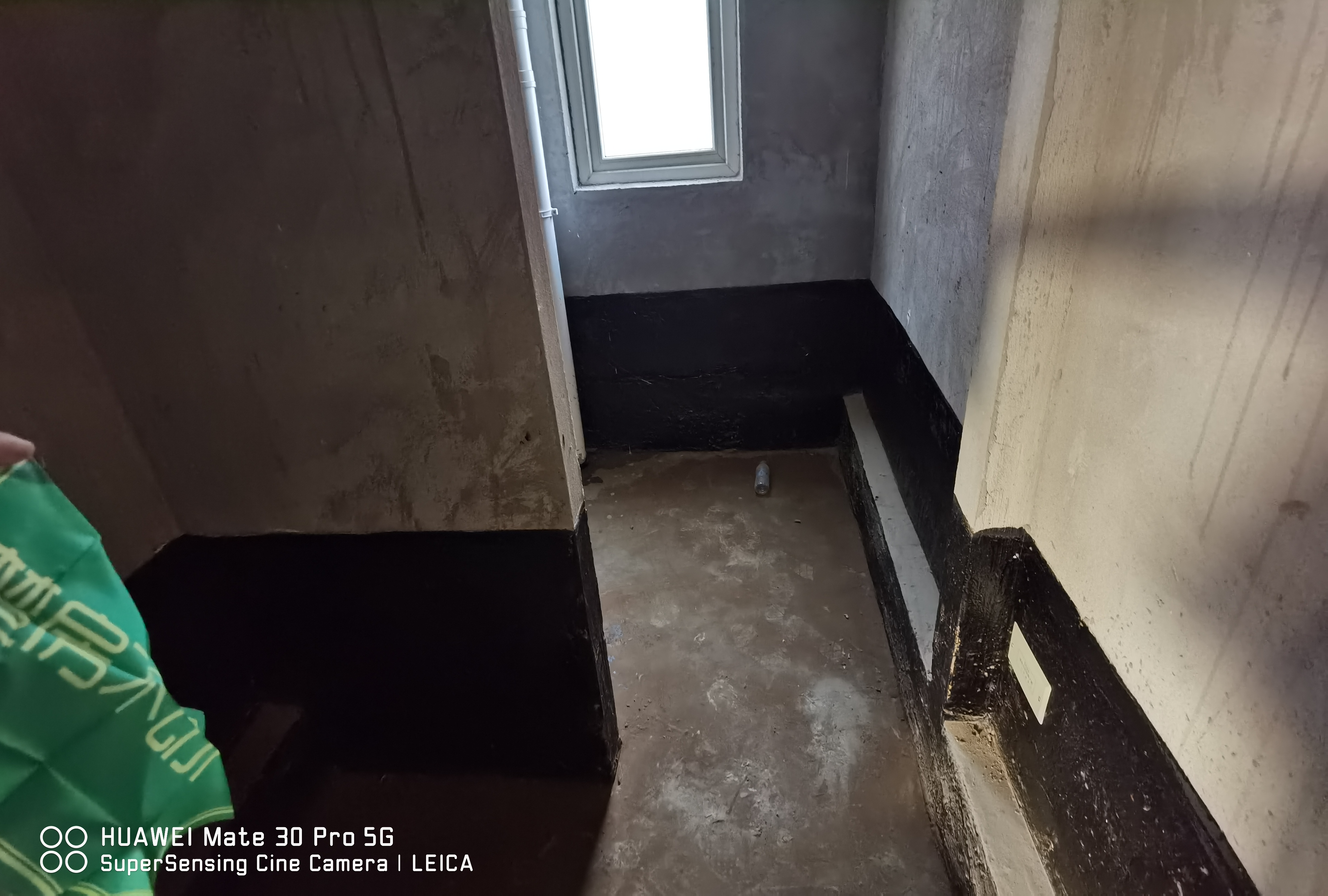 森林国际小区环境好毛坯三房南北通透出行方便看房也方便