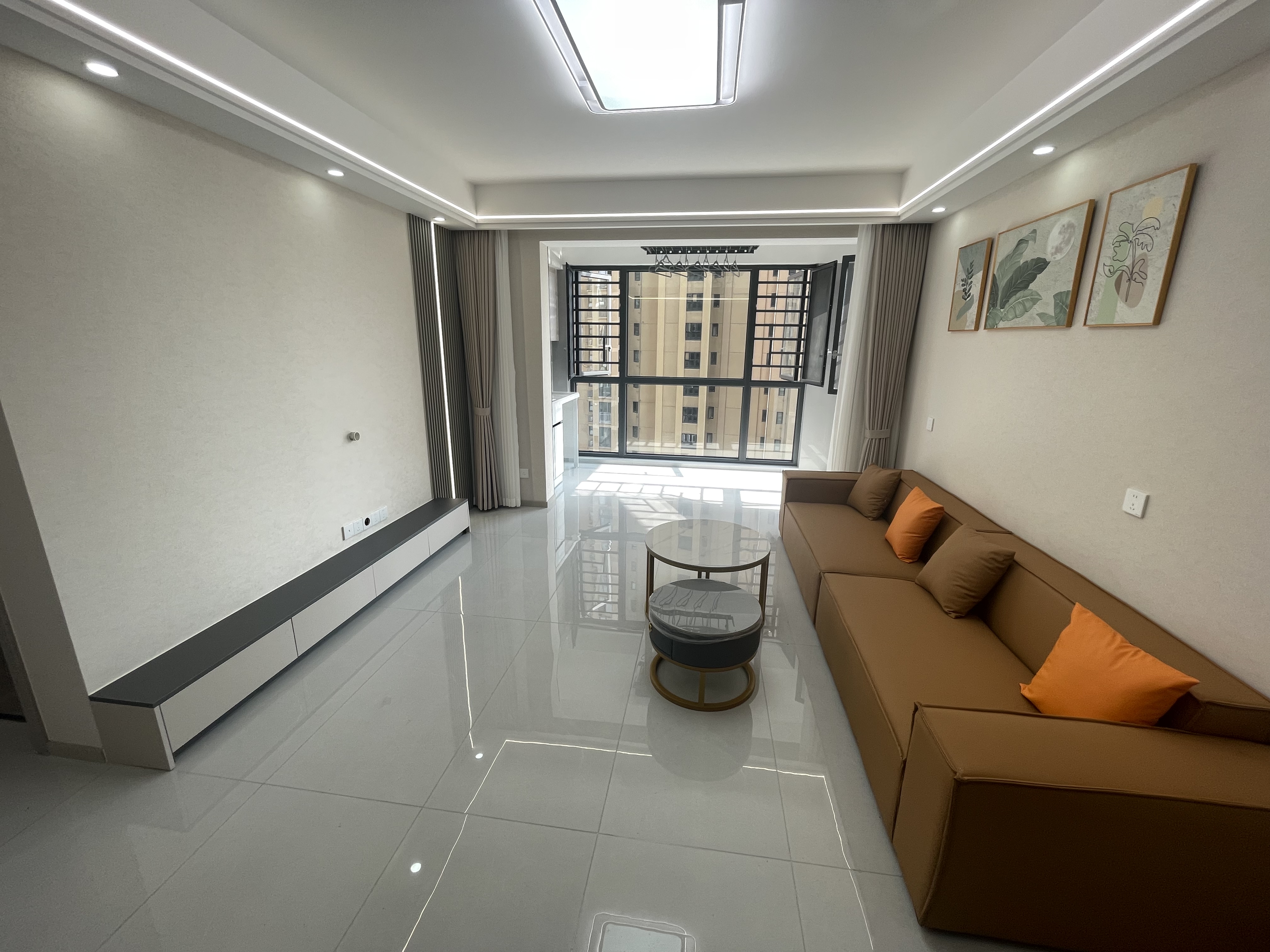 满庭春  全新装修三房  视野无遮挡  阳台看下去就是操场  不用接送了