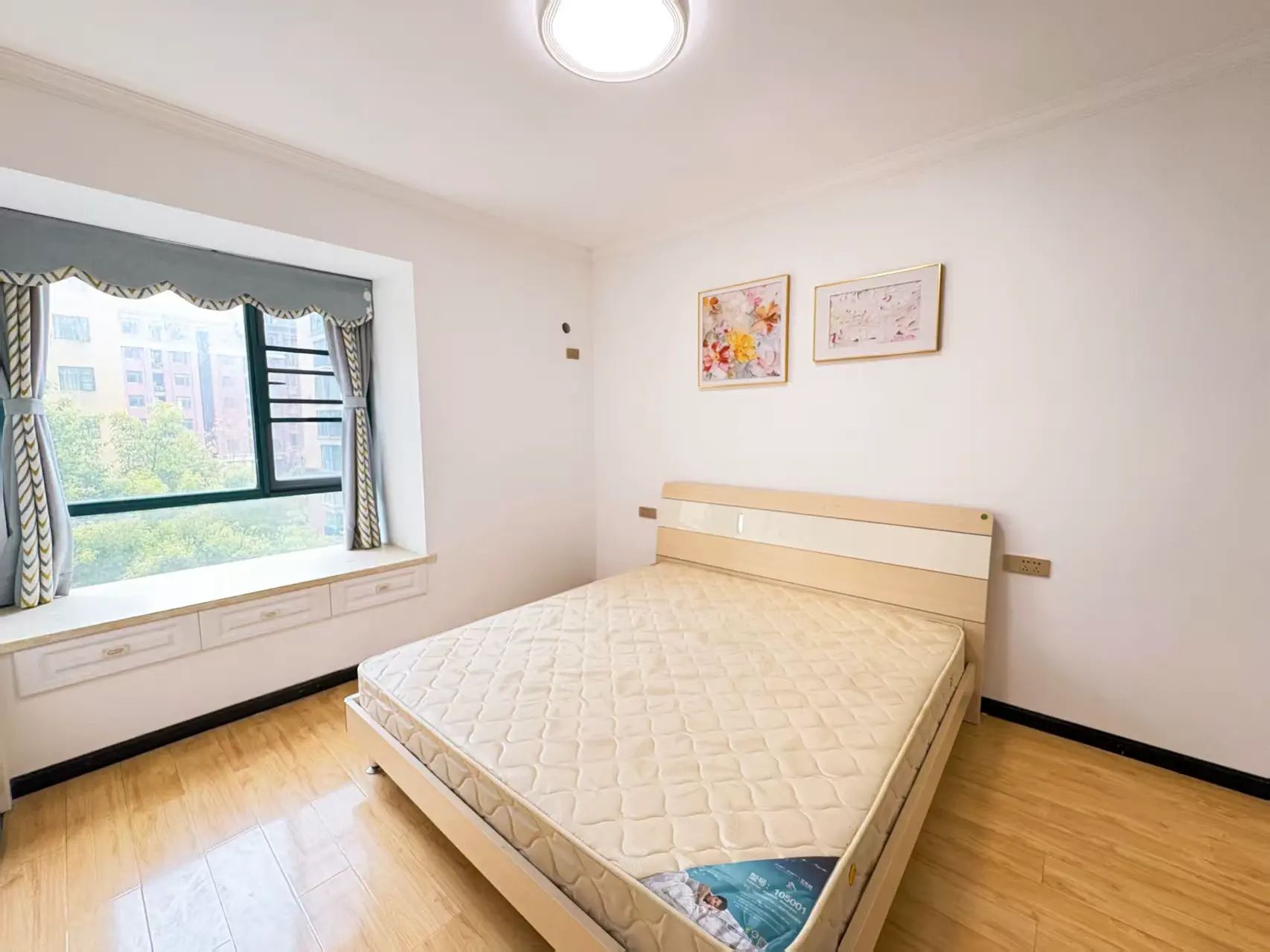 亏本，诚心出售，新城壹号五期，精装三房，南北通透，证满二