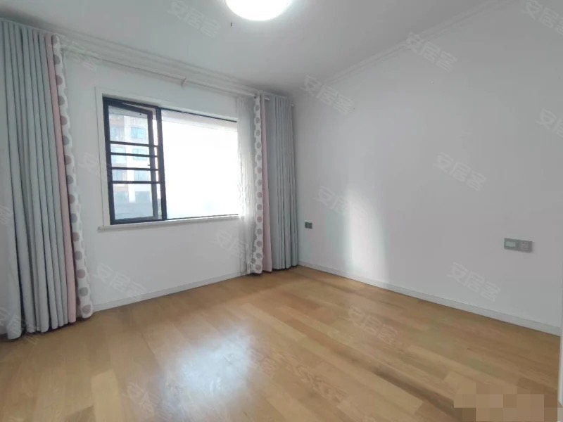 ？234，急售，降价了，荣怀，精装三房两卫，单价5700，毛坯价买精装，基本未住