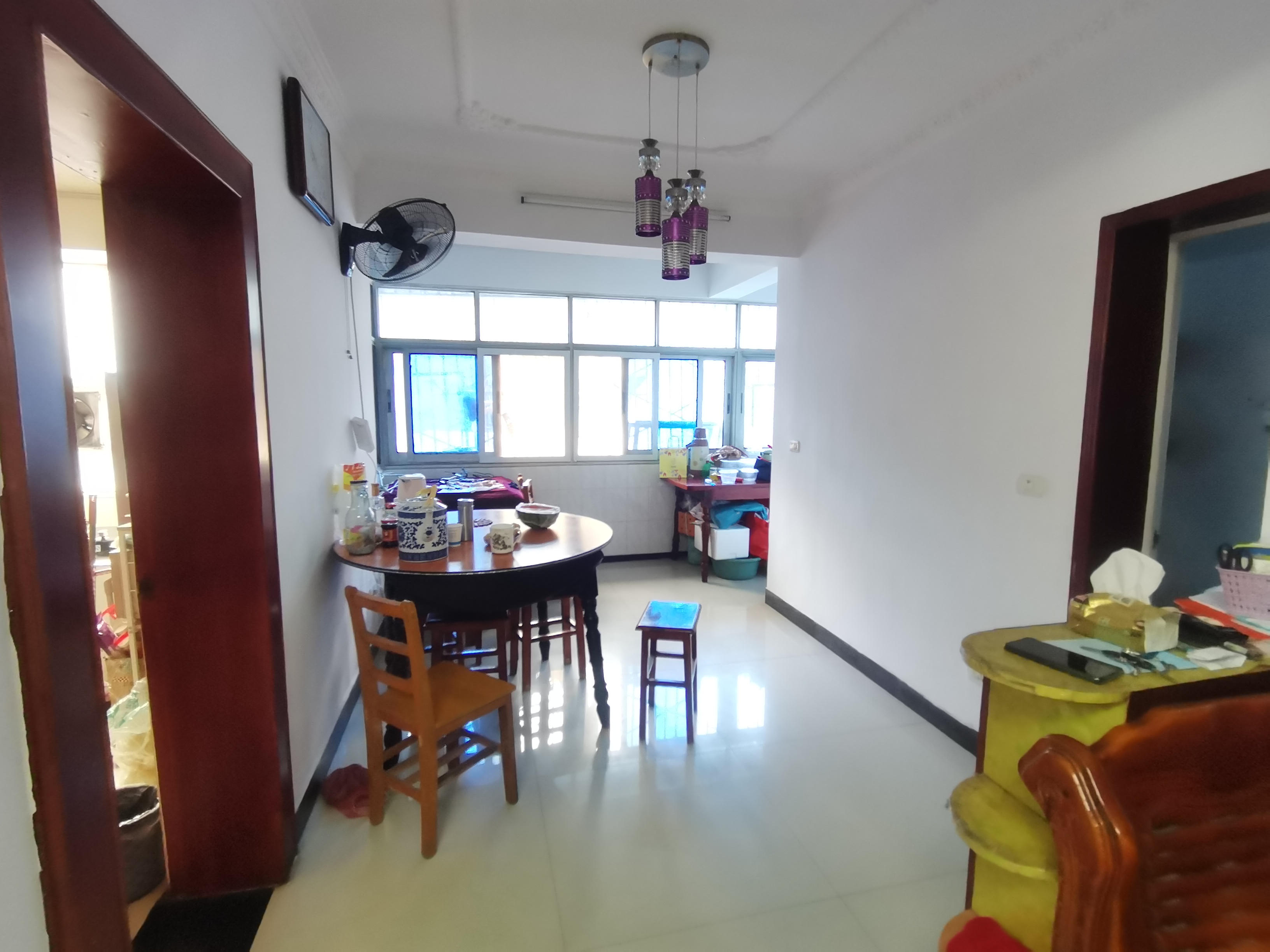 商城旁一招宿舍.出门就是學笑.证件在手满二.看房方便