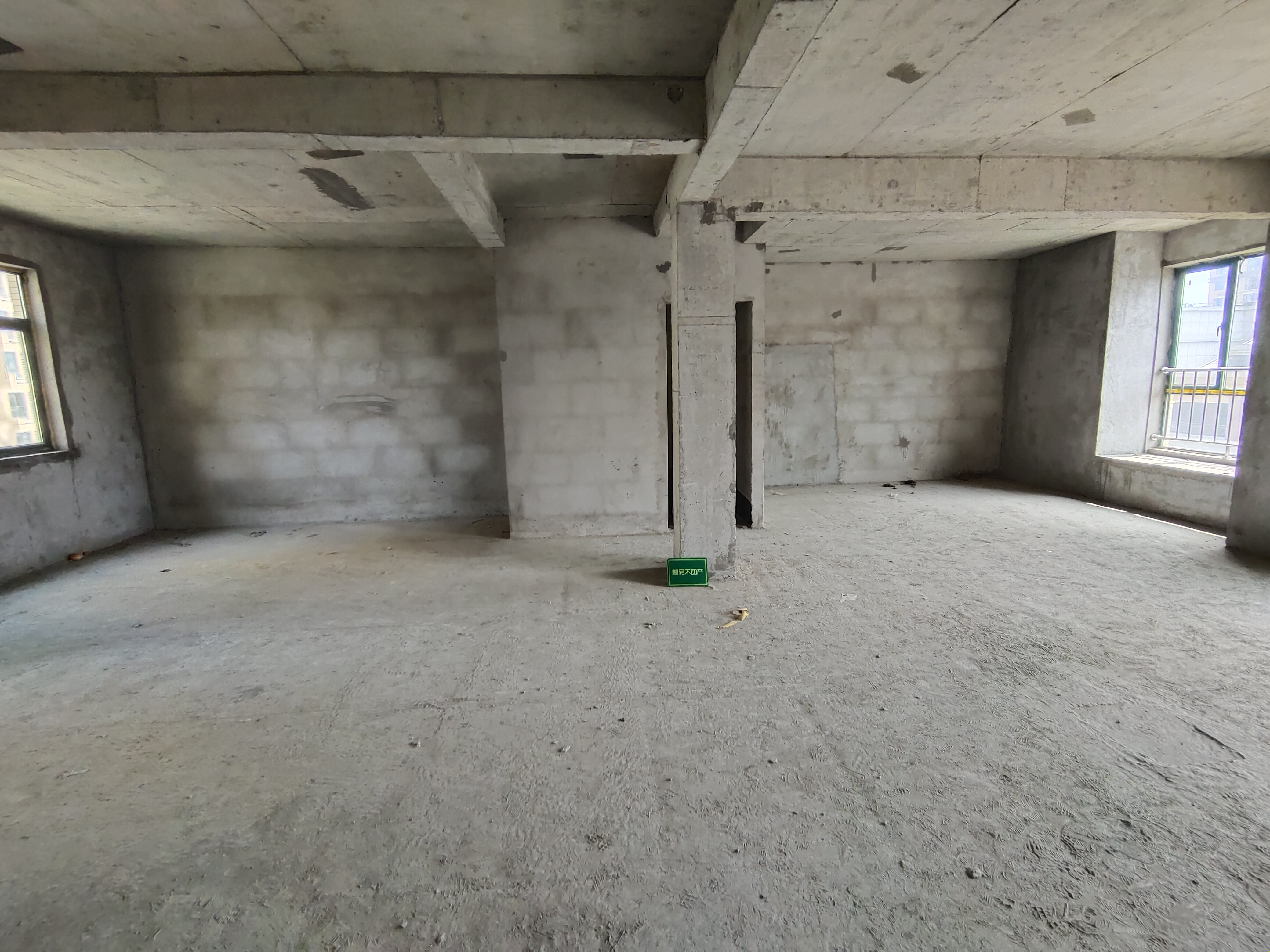 新城一号五期花园洋房毛坯三房看房方便