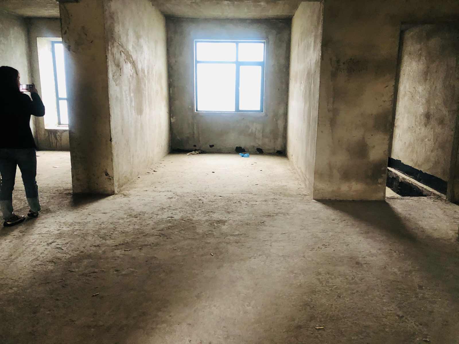 新城壹号毛坯三室二厅二卫 南北通透 看房提前预约