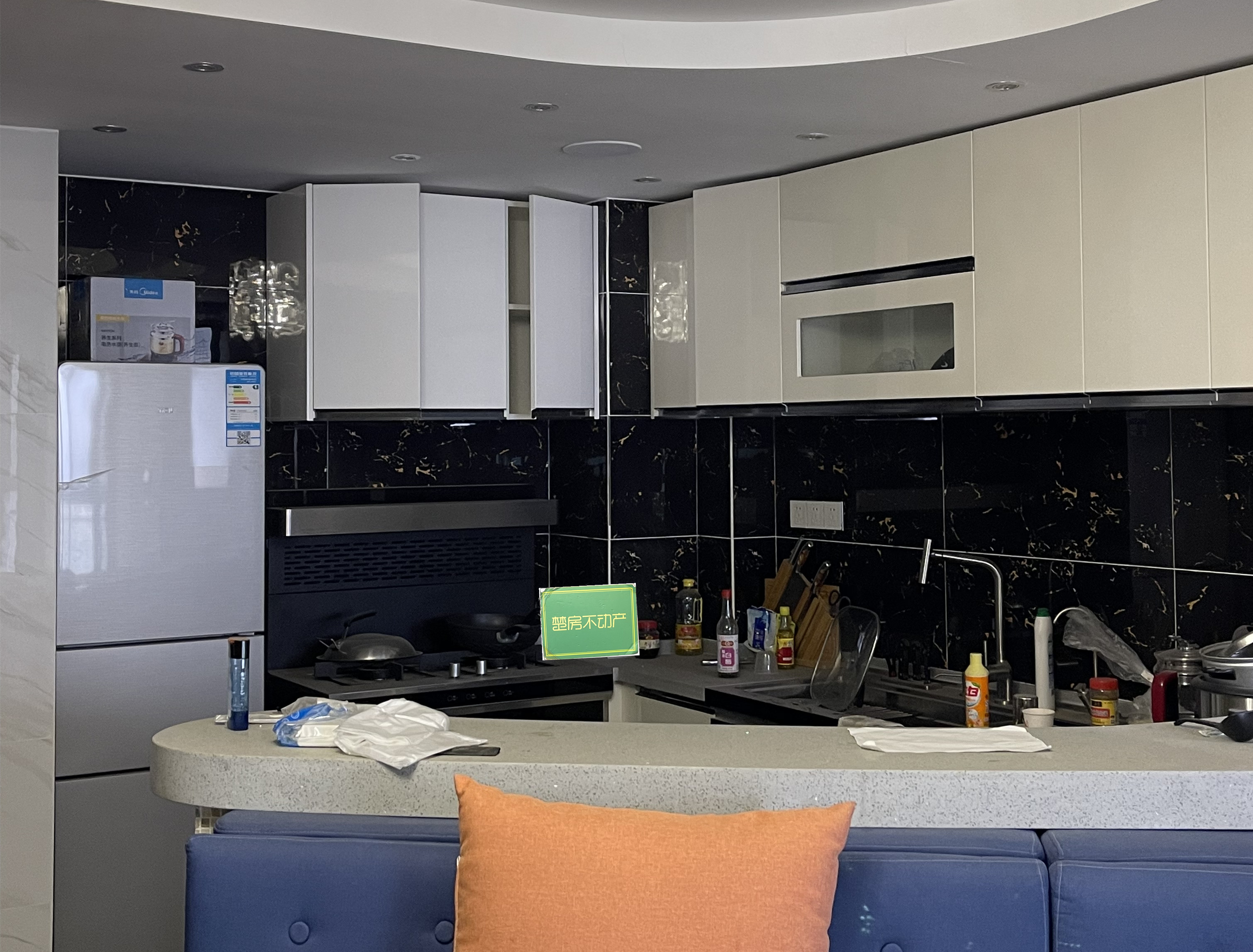 新天地沃尔玛商圈发达装修很到位大浴缸享高品质生活