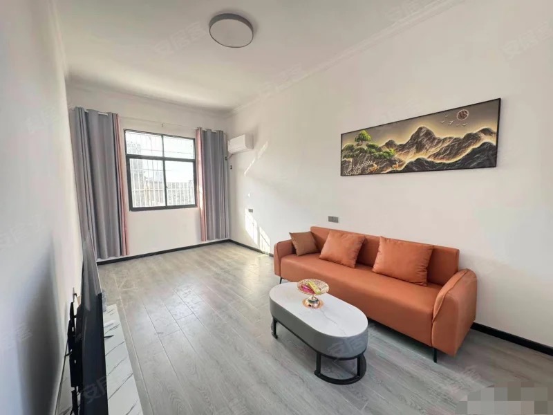 武商附近，精装三房 ，大出场好停车 ，单价2700 ，三房朝南 全屋家电齐全