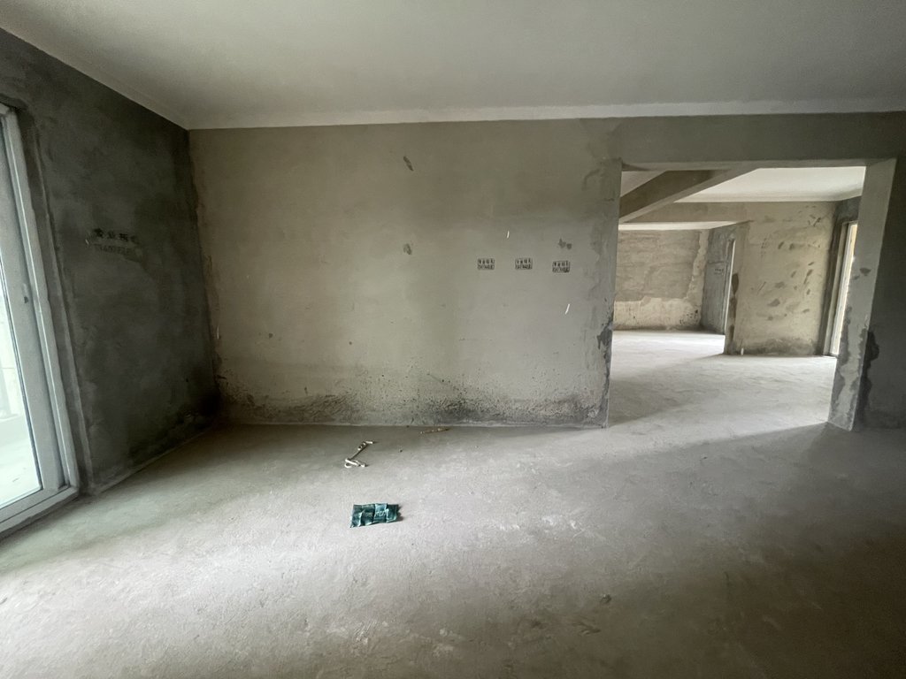 森林国际毛坯三房.户型端正.楼层好.采光好