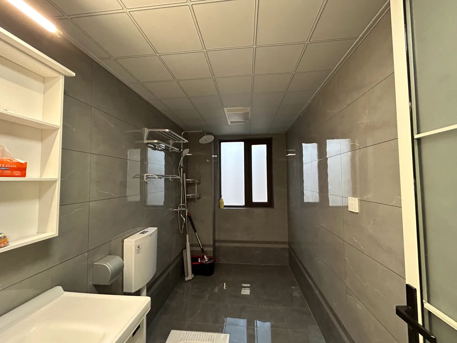 城南，领秀城，边户，精装三房两卫，好楼层，全人车分流小区，证满二