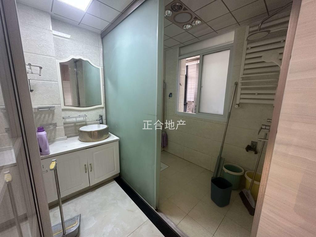 城南，元泰未来城A区，精装三房，电梯好楼层，全屋暖气片，证满二，下楼新三中