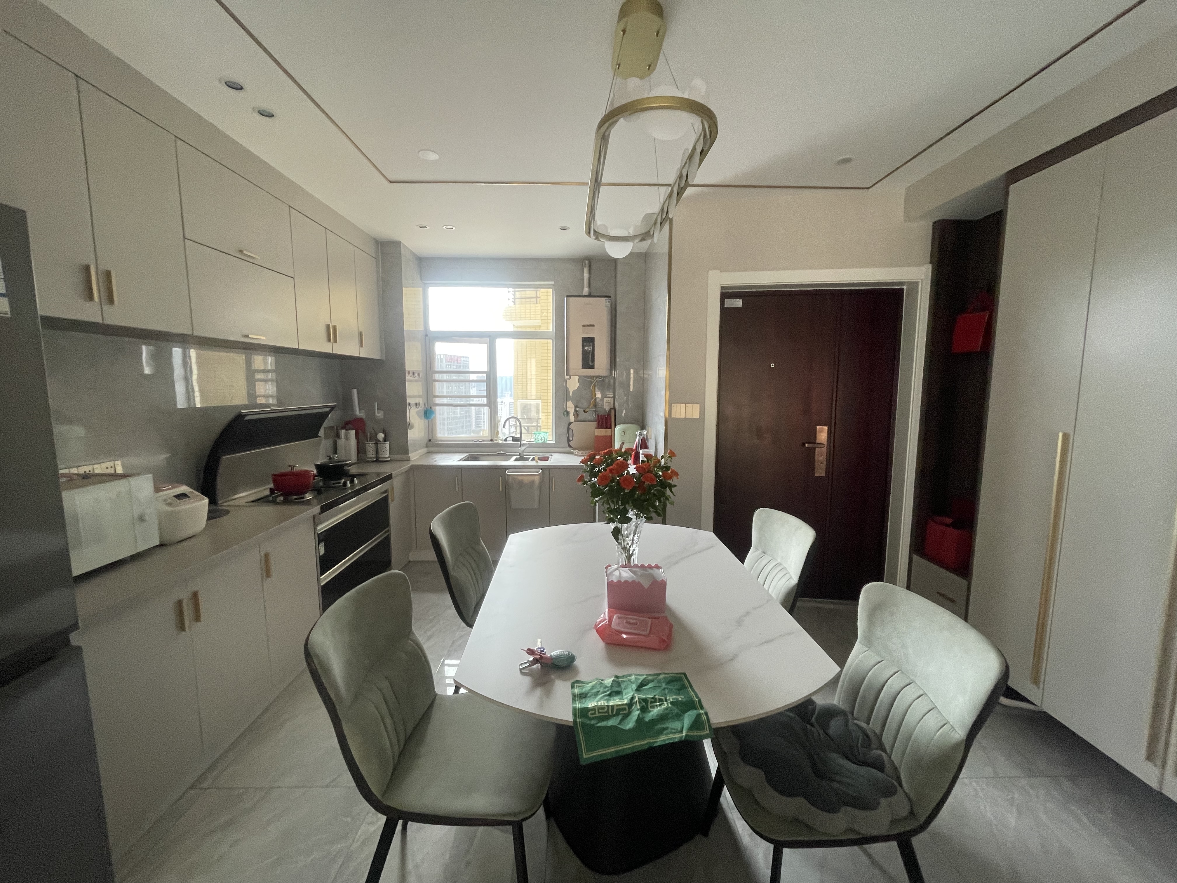 城南领秀城.精装三房.现代风格.边户.视野好采光好.小区绿化环绕.拎包入住