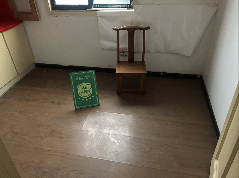 宏达小区车站对面大四房大阳台地段热闹出行方便