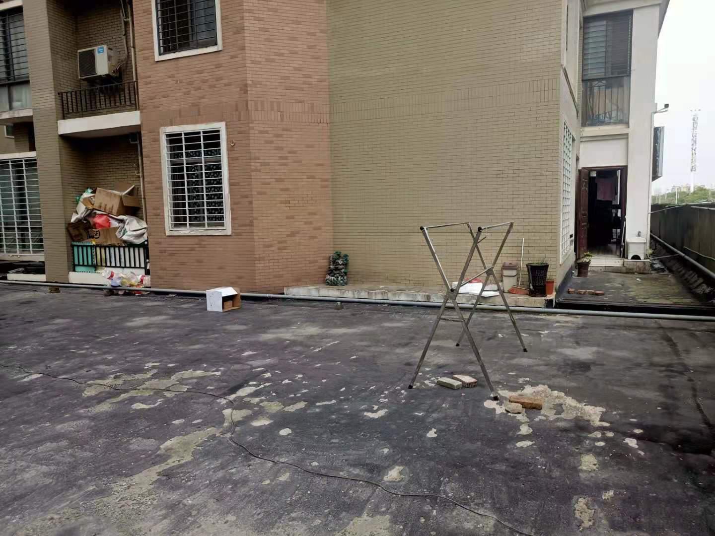 金城花园，大户型，超大阳台