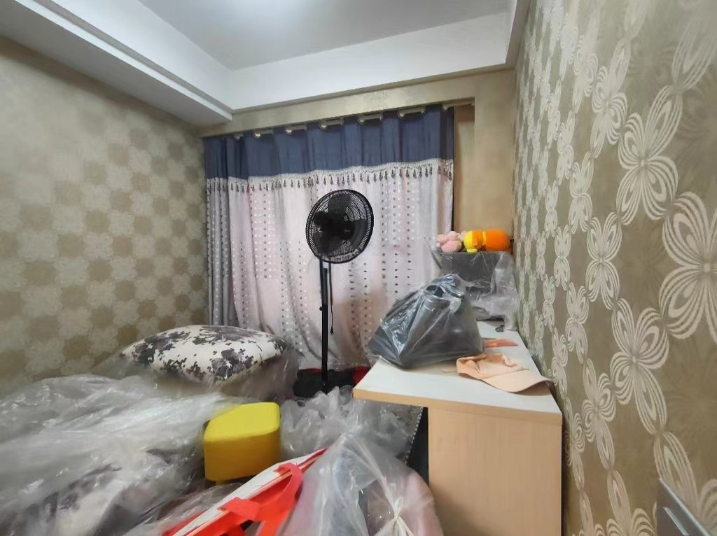 11城西实验二小旁，红树湾精装三房，中间楼层，成色新，有钥匙看房方便