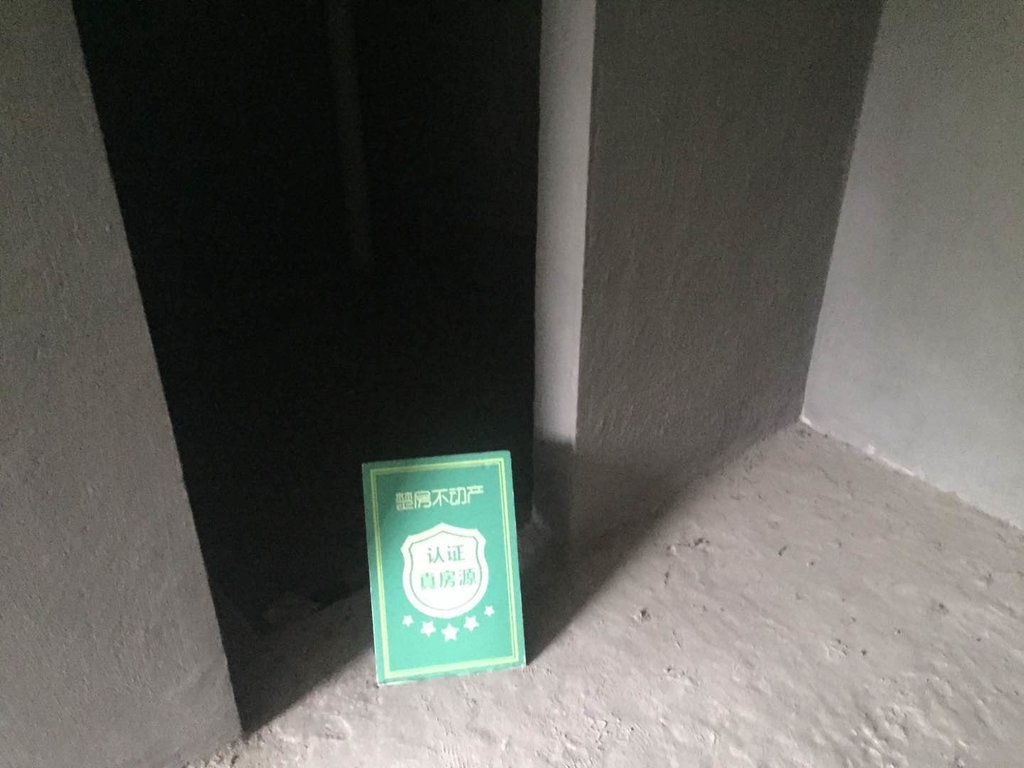 绿地华庭联排别墅，环境好的吓人，每天鲜氧环绕景色宜人