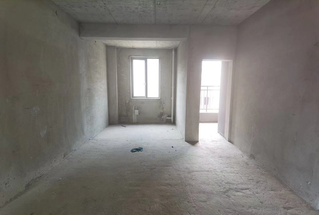 绿地香格里拉电梯小高层洋房毛坯四房送大楼台南北通透很合适宜居环境好